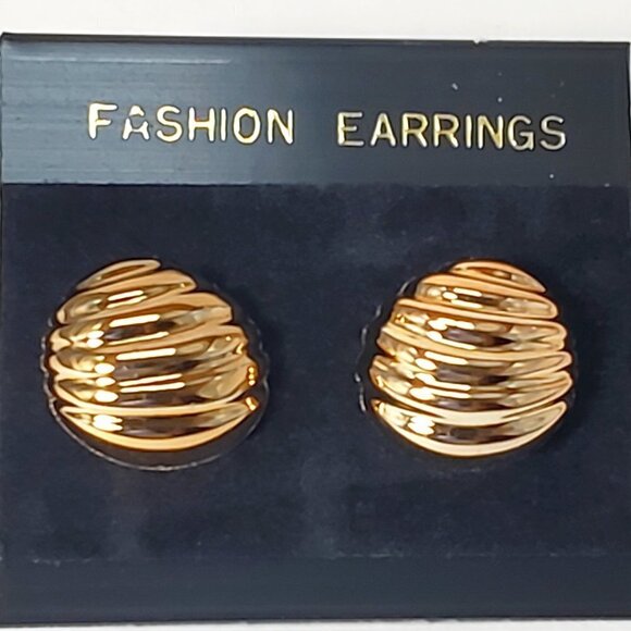 Polished Rose Gold Twist Stud Earrings – 0.7-Inch Dainty Modern Women's Jewelry - Picture 3 of 7